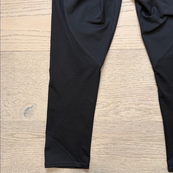 Athleta Black Mesh Capri Performance Leggings – Size XS – NWOT - Picture 5 of 7